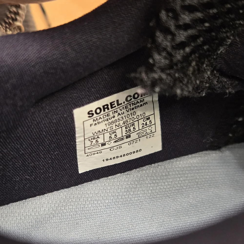 Sorel Women's Explorer Blitz Leisure Lace Sneaker - Black Size 7.5 EUC